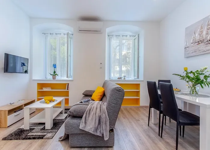 Julia Apartments